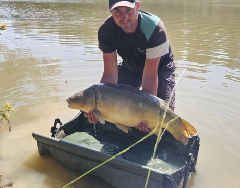 camping avec etang de peche privé