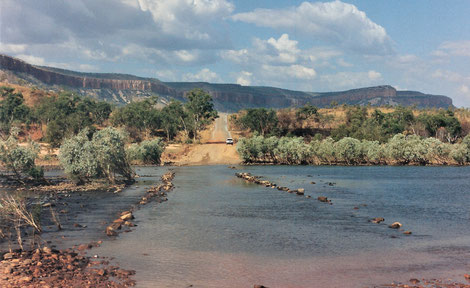 Die Pentecost River Crossing