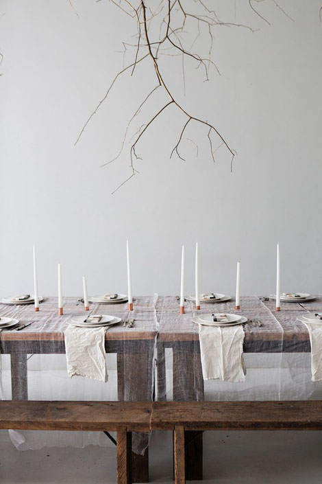 A stunning table setting by the sunday-suppers.com