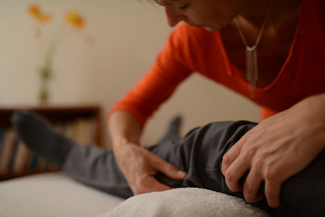 Séance de remise en mouvement des fascias au niveau de la jambe