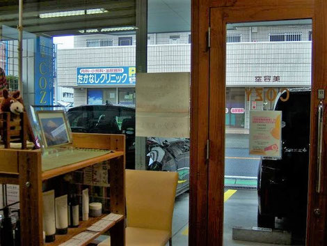 大雨でも濡れない駐車場付き美容室