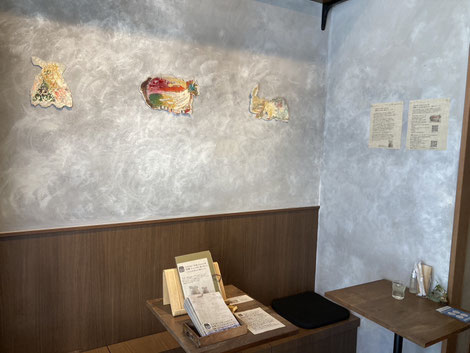 カフェartandsyrupの佐藤yuupopicと画家小林大悟の絵と詩による展示の風景