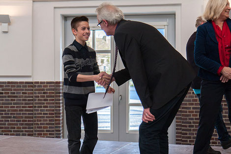 Foto zeigt Mehmet Emin Öksüz, Ju-Jutsu Delmenhorster TB, Sportlerehrung, Oberbürgermeister Axel Jahnz