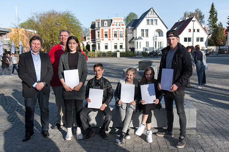 Gruppenfoto Sportlerehrung 2016 DTB vor der Markthalle Delmenhorst