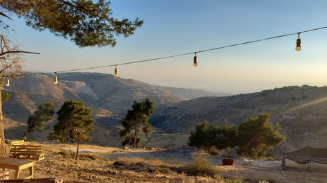 Das Gras bereits vertrocknet, die Aussicht immer noch einmalig