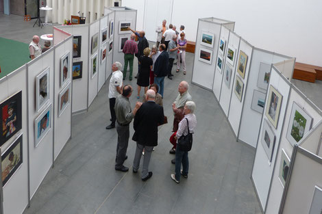 Blick in die Ausstellung des Kuppelsaales im Rathaus St. Ingbert