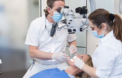 Mikroskopische Wurzelkanalbehandlung | Zahnarztpraxis Dr. Ahlers Stuttgart