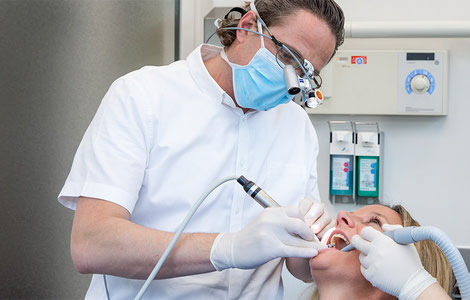 Parodontitis Behandlung | Zahnarztpraxis Dr. Ahlers Stuttgart