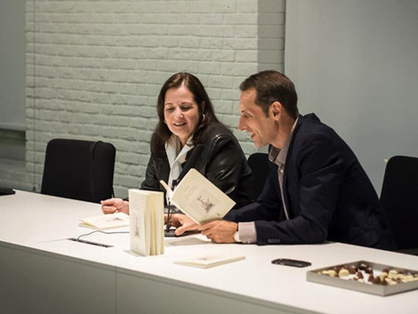 Presentación de Lena Yau. Con Juan Gallo.