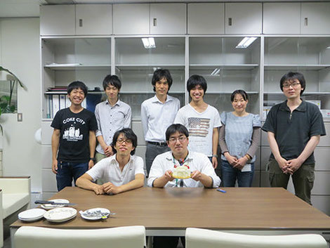 谷口研究室のみなさんと。後列左から3人目が谷口先生