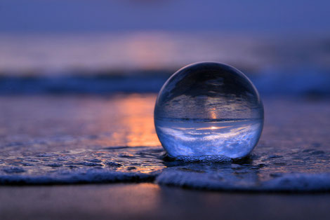 Wassertropfen im Meer, Spiegelung | Link: Blog Beitrag Healing | Energetisches Healing Sitzung