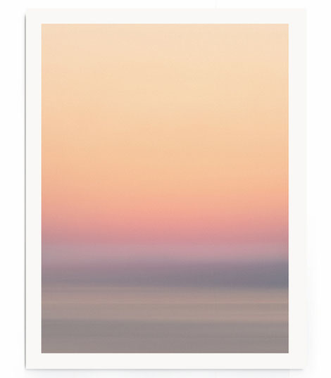 "Lightscape #9"- Abstrakte Fotografie von Meer und Himmel in warmen Tönen.