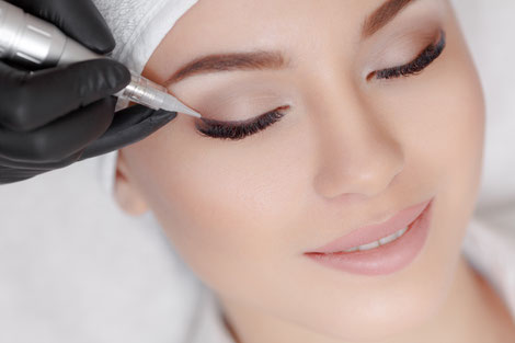 Gesicht mit Permanent Make Up