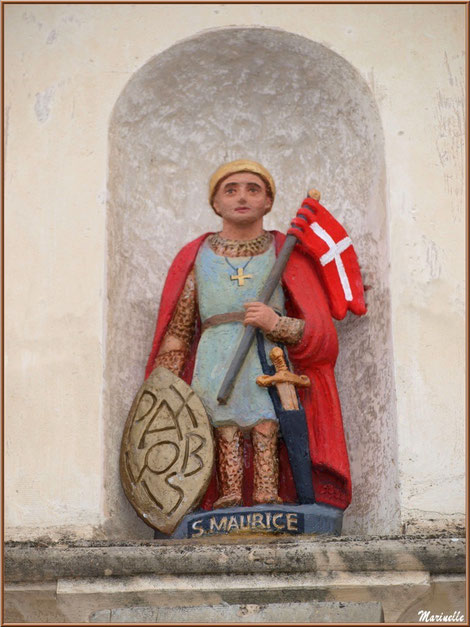 Statue de Saint Maurice sur le portail d'entrée de l'église Saint Maurice de Gujan-Mestras, Bassin d'Arcachon (33)