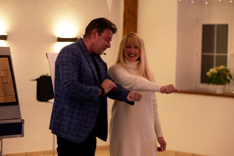 Ich freue mich darauf, Ihre Gäste in Büdingen, Frankfurt am Main und ganz Deutschland mit moderner Zauberkunst, Wunder und herzhaftem Lachen zu begeistern. Lassen Sie uns gemeinsame Magie schaffen, die bleibt!