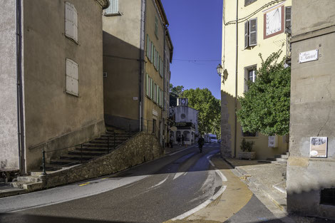 Bild: Hauptstraße vor dem Château