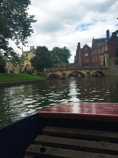 image: nina luca, swiss blogger, uk blogger, cambridge, cambridge university, cambridge college, england, british lawn, my journey, language school, ec school, punting, punting cambridge