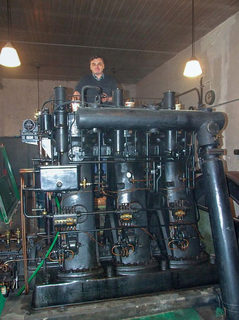 Siegfried König, Wien, Dreizylinder-LMF-Dieselmotor, 250 PS 