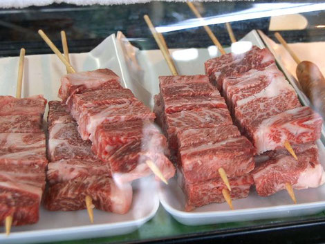 飛騨牛の串焼き。養老うまいもん広場の出店で