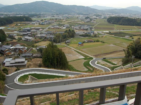 長篠設楽原PAの展望台から新城市を見下ろす