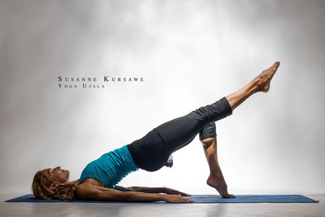 Susanne Kursawe gibt Yoga-Kurse in Bellikon Schweiz in Gruppen, als Einzelunterricht, als Partner-Yoga oder als Yoga-Flow