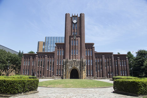 大学キャンパスの画像