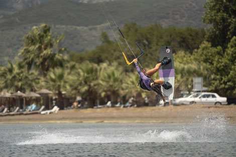 Colombia: kiteboarding in amazing flat water lagoons just with girls. Perfect and safe holiday in Latin America!