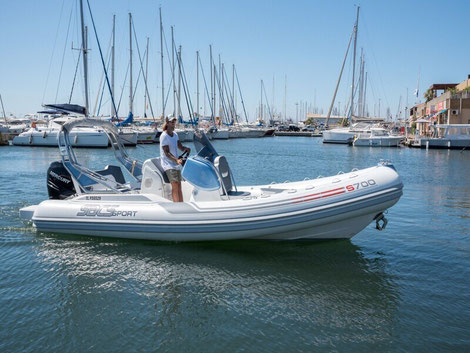 Louer un semi rigide Capelli 700 avec un 225 cv Yamaha chez Mistral plaisance Location Le Lavandou