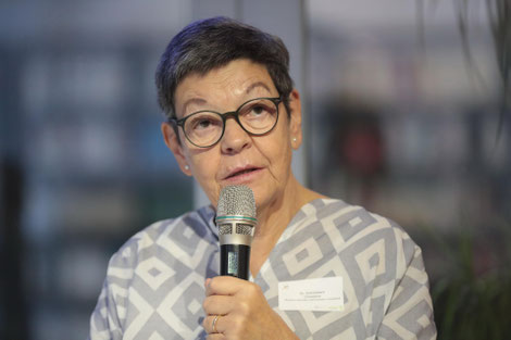 Das Bild zeigt Christiane Schrübbers