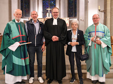 v.l.n.r.: Propst Michael Ludwig, Dr. Christoph Wiemer, Superintendent Dr. Gerald Hagmann, Monika Grawe, Propst Michael Kemper Bild: Christian Schnaubelt / kommwirt.de