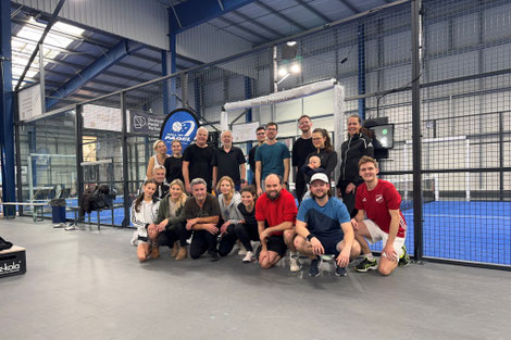 Gruppenfoto der Teilnehmer beim Padel in Braunschweig