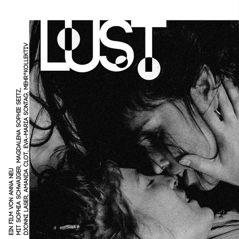 Filmplakat "Lust": Gesichter von zwei Frauen in Nahaufnahme, sie sind kurz davor sich zu küssen. Die Hände der einen Frau umfassen das Gesicht der anderen. Alles in schwarz-weiß.