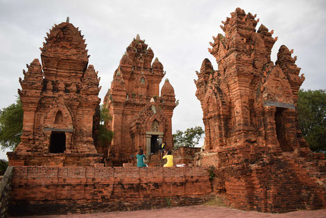 tourism-phan-rang-vietnam-cham-temple