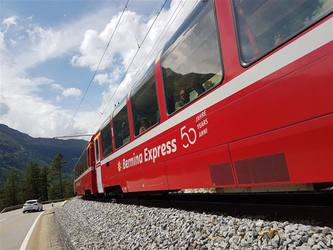 Bernina-Express am Berninapass