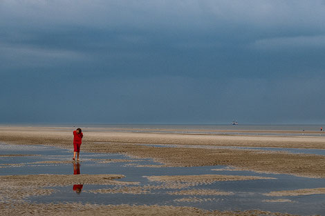 Spaziergänger am Strand von Sankt Peter-Ording