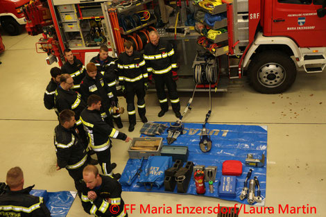Feuerwehr; Blaulicht; FF Maria Enzersdorf; Übung; Menschenrettung aus KFZ;
