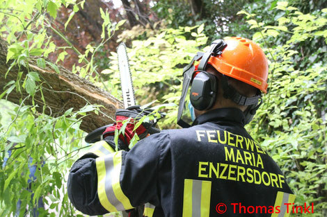 Feuerwehr; Blaulicht; FF Maria Enzersdorf; Tür; Defekt; Kind; Eingeschlossen;