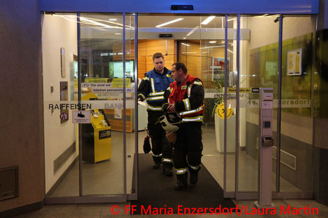 Feuerwehr; Blaulicht; FF Maria Enzersdorf; Tür; Defekt; Kind; Eingeschlossen;