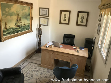 Cabinet de l'hypnotiseur Fred SIMON
