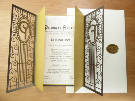 faire part mariage ciselé Gatsby style années folles en découpe laser avec les initiales des mariés découpé dans un portail art déco