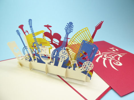 Carte pop-up Instruments de musique avec trompette, trombone, clarinette, saxophone, piano, guitare ampli micro et batterie