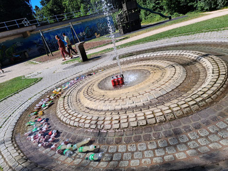 En pleine fôret de la Belle-Croix une fontaine rafraîchissante pour les participants et les boissons
