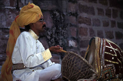 Joueur de tambour naqqara. Jodhpur, Fort de Mehrangarh. Nov. 1996. © P. Kersalé 1996-2024.