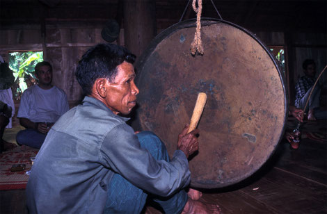 Gong čhar des Êđê du Viêt Nam. C'est le plus grand des gongs parmi toutes les ethnies de la région. © P. Kersalé.