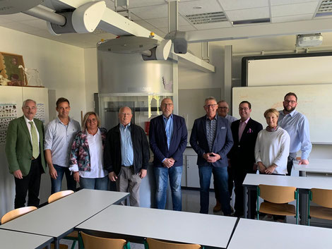 Tauschten sich aus, v.l.: Hans-Jürgen Irmer (MdB), Markus Sahm (GBS), Ellen Arhelger-Müller (GBS), Dieter Steinruck, Jörg-Michael Müller (MdL), Heiko Bickel (SL GBS), Armin Müller, Kevin Deusing, Kerstin Hardt und  Michael Hundertmark.