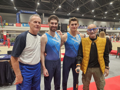 gauche à droite : Eric (entraineur), Théotim, Maël et François (Président AGGV)