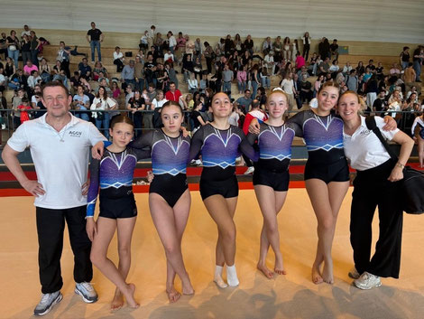 Patrice (entraineur), Adyson, Ruby, Naomi, Elisa, Manon et Caroline (entraineur)