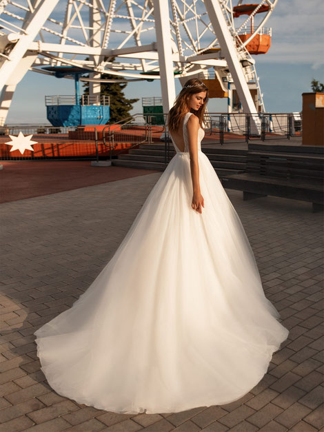 Die Besondere Mottohochzeit Mode Fur Braut Brautigam