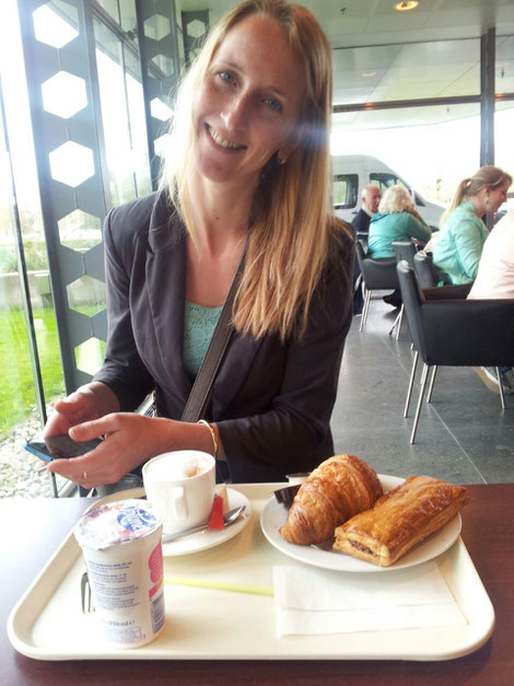Aankomen, afvallen of gewoon een gezond gewicht is mogelijk door adviesgesprekken op maat bij de dietist. Een stabiel gewicht door kleine aanpassingen in je leefstijl, stap voor stap meer gaan vertrouwen in je lichaam en gevoel. Voor advies over voeding.
