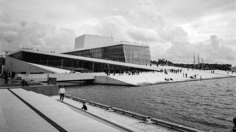 complete building of the oslo opera house